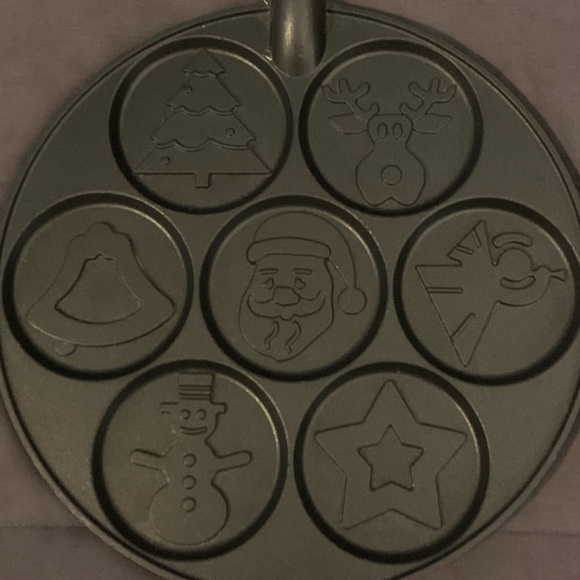 Nordic Ware Christmas mini pancake pan - Picture 2 of 5